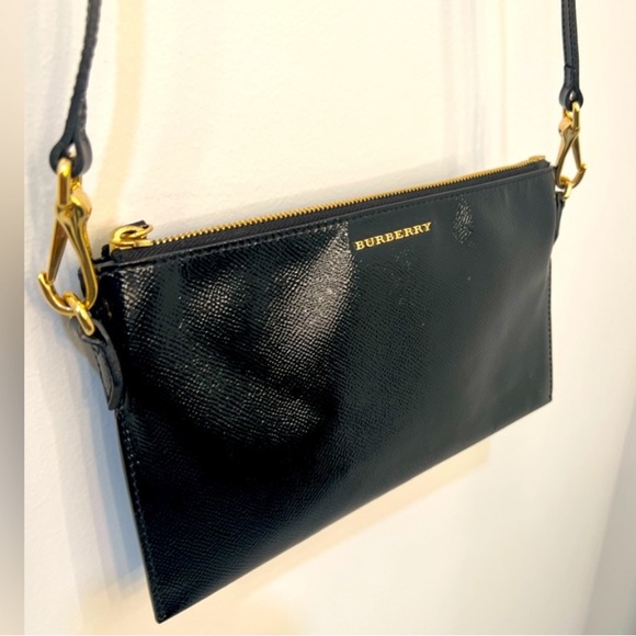 Burberry Black patent Leather Textured Shoulder Bag - Picture 11 of 16